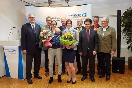 Die Preisträgerinnen des Rheingauer-Volksbank-Preises mit den Laudatoren und Gratulanten © Hochschule Geisenheim / Fotograf Winfried Schönbach
