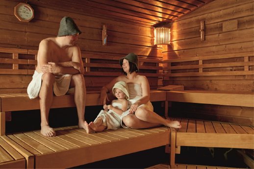 Premium_Sauna mit Menschen.jpg