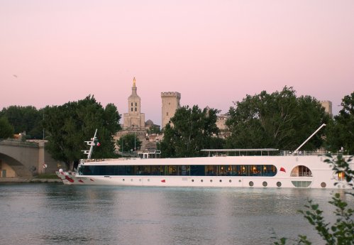 A-ROSA Schiff in Avignon_Papstpalast.jpg