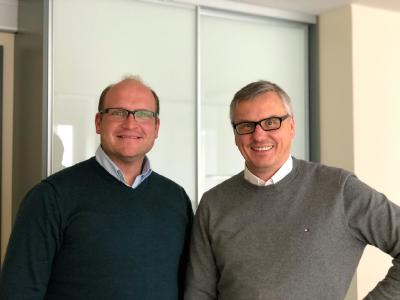Die Initiatoren: Marco Schulz, Geschäftsführer von meinhoergeraet.de, und Prof. Dr. Dr. Ulrich Hoppe, Leiter der Audiologischen Abteilung der HNO-Klinik Erlangen vom Universitätsklinikum Erlangen © meinhoergeraet.de