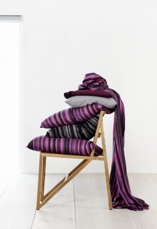 Elvang_ Fair Trade_farbenfrohe Decken_Kissen und Schals aus Baby Alpaka-Wolle.jpg
