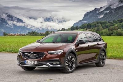 Für den eleganten Auftritt genauso wie für die harte Tour: Der Opel Insignia Country Tourer mit innovativem Allradantrieb samt Torque Vectoring