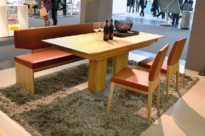 ANREI Massivholzmöbel auf der imm cologne 2012_Tisch und Bank AVIDO in Asteiche weiß geölt.jpg