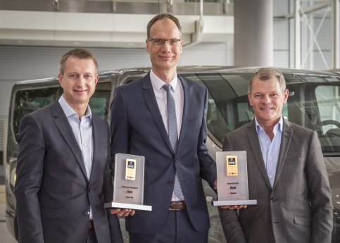 2018-Opel-Connected-Car-Award-501560.jpg