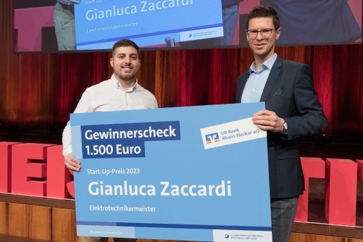 pri23-11-14_Meisterfeier_Start-up-Förderpreis geht an Elektrotechnikermeister Gianluca Zacc.jpg