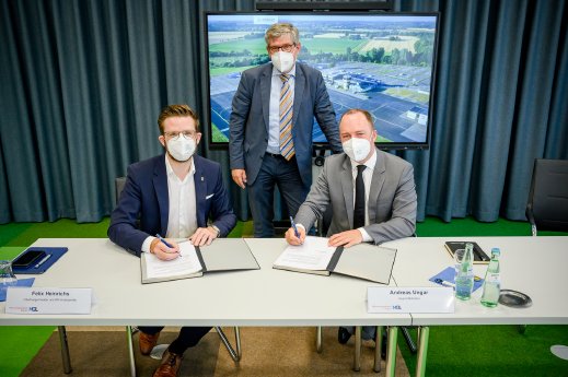 Vertragsunterzeichnung_Andreas_Ungar©MGL_Albuquerque.jpg