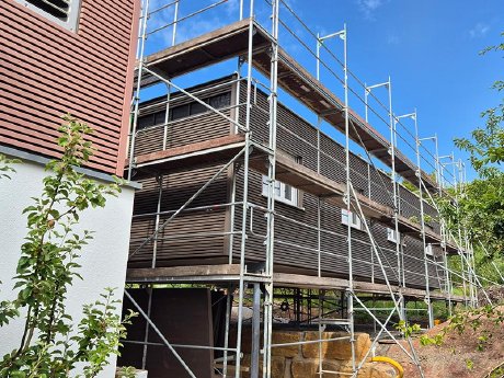 FlyingSpace-Anbau-auf-Stuetzen-LebensPhasenHaus.jpg