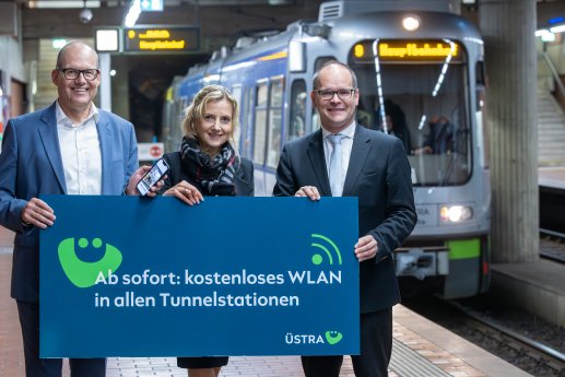 WLAN Tunnelstationen ÜSTRA_Ulf-Birger Franz, Elke van Zadel, Grant Hendrik Tonne_Foto Franz Fend.JPG