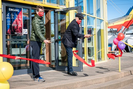 Museumsgeschäftsführer Matthias Templin und Präsident Hermann Layher (v_l_n_r_) eröffnen das Mus.JPG