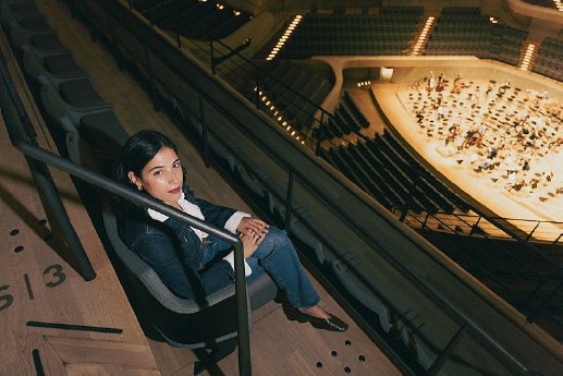 250902_Daria%20Challah_Elbphilharmonie_c_Jule_Breiert_1.t68be9273.m800.xs_WyZIto3RWrChzr.jpg