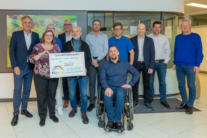 251126_Spendenübergabe_Oktoberfest_Automeile_Bildquelle_Markus_Kümmerle_SKK.jpg