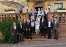 Wurden in Buchen vom Präsident der Handwerkskammer Mannheim Rhein-Neckar-Odenwald, Klaus Hofmann, mit dem Goldenen Meisterbrief ausgezeichnet: die Jubilare der Jahrgänge 1970 und 1971 /  / Foto: Martin Hahn
