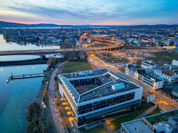Konstanz-Seerhein-Bodenseeforum-IHK-Industriegebiet-Schaenzlebruecke-Luftbild-Abend-02_Copy.jpg