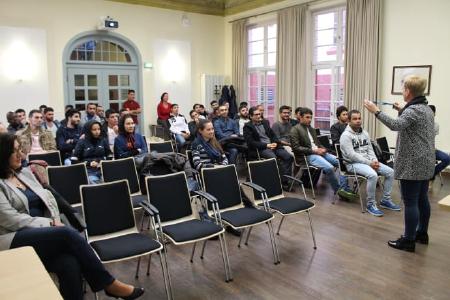 Vizepräsidentin Prof. Dr. Ulrike Tippe stellte das Gesamtangebot der Hochschule vor