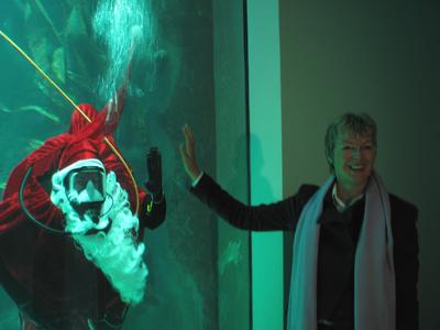 Umweltministerin Dr. Juliane Rumpf trifft tauchenden Nikolaus / Foto: M. Hecker / LKN-SH