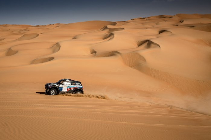 1.-2016-Abu-Dhabi-Desert-Challenge,-Vladimir-Vasilyev-(RUS),-Konstantin-Zhiltsov-(RUS)---MI.jpg
