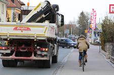 Wenn ein Radfahrer und ein Lkw an einer Kreuzung aufeinandertreffen, entsteht schnell eine unübersichtliche Situation (Foto: ARCD)