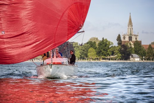 Konstanz-Segelboot-Muenster-01_Fruehling_Copyright_MTK-Dagmar-Schwelle.jpg