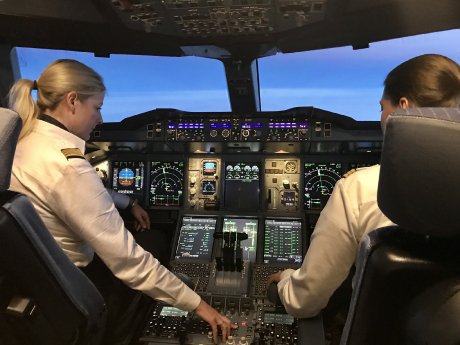 20180307_PM_Lufthansa_A380_Female_Cockpit_I.jpg