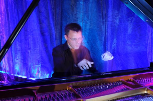 Gerd+F.+Schumann,+Solo+Piano+Album+„You+smell+so+good“ (2).jpg