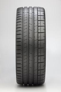 Der Pirelli P Zero gewann den Sommerreifentest 2019 von AutoBild sportscars