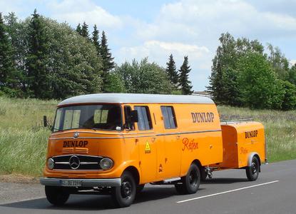 Dunlop baut historischen Original-Transporter auf