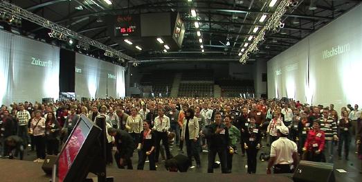 1.000 Mitarbeiter lernen gleichzeitig jonglieren