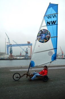 Martin Kauffmann von Nordwind demonstriert Sailkarting_2.jpg