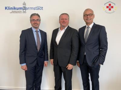 Von links nach rechts Prof. Dr. Nawid Khaladj, Geschäftsführer Klinikum Darmstadt GmbH, Udo Beck, Geschäftsführer Clinotel-Krankenhausverband, Clemens Maurer, Geschäftsführer der Klinikum Darmstadt GmbH und Sprecher der Geschäftsführung