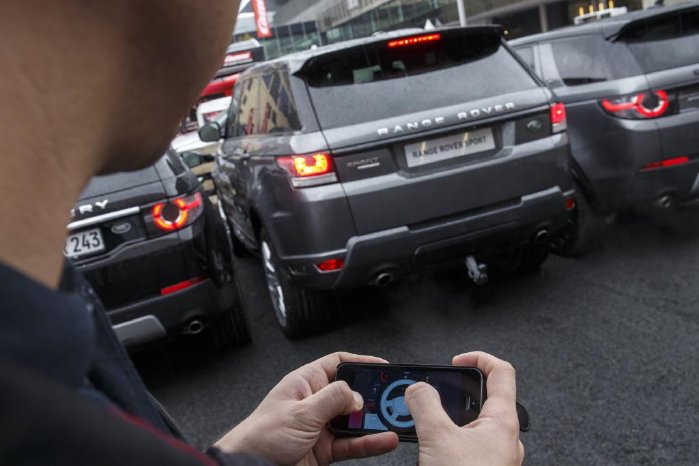 Range_Rover_Remote_Control_IAA_11_lr.jpg