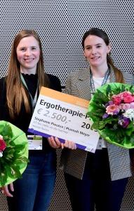Ergotherapeuten – eine nimmer müde werdende Berufsgruppe, wenn es darum geht, sich selbst, die Wissenschaft rund um die Ergotherapie und damit das eigene Berufsbild weiterzuentwickeln. Hier: Die beiden Preisträgerinnen des Ergotherapie-Preises 2019. (© DVE/ Barbara Neumann)