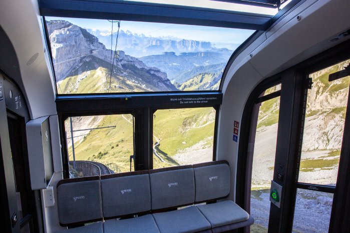 Pilatus_Zahnradbahn_Innensicht_Kulm.jpg