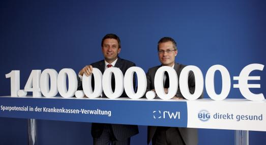 Frank Neumann, Vorstandsvorsitzender der BIG (l.), und Dr. Boris Augurzky, Leiter des Kompetenzbereichs Gesundheit des RWI, präsentieren Einsparpotenzial von 1,4 Milliarden.