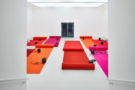 Ausstellungsansicht Halle 1: Tamara Grcic, movements, 2019, Kunsthalle Mainz / Foto: Norbert Miguletz
