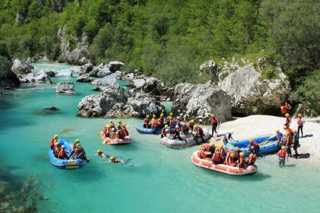 Rafting im slowenischen Soča-Tal: Erlaubnisscheine regeln den Andrang vor Ort. (c) Dolina Soče