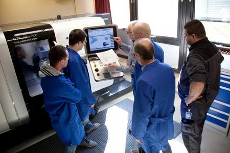 Zu den Eckert-Absolventen gehörten 2014 – am Campus in Regenstauf und in den Bildungszentren – rund 1.100 Industriemeister, rund 600 Staatlich geprüfte Techniker sowie rund 350 Fachkaufleute. Im Wettbewerb um die Interessenten punktet Eckert nach Angaben von Unternehmenssprecherin Andrea Radlbeck zunehmend besonders mit der großen Flexibilität bei den Angeboten, den kurzen Wegen und einer eigenen Kinderbetreuung auf dem Eckert-Campus sowie den fast sieben Jahrzehnten Erfahrung