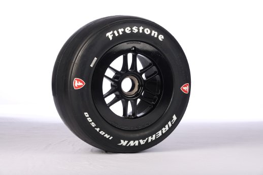 Der Firestone Firehawk Indy 500 Rennreifen enthält zwei ISCC PLUS-zertifizierte Monomere, die au.jpg