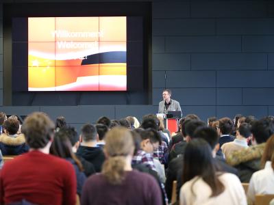 THL-Vizepräsident für Internationales, Prof. Frank Schwartze begrüßte den 12. Jahrgang, März 2018 im BauForum der THL / Foto (THL)