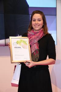 Mitgründerin Iris Janssen freut sich über die erneute Auszeichnung des "Best New Product Awards 2016" / YVEROVEL GmbH