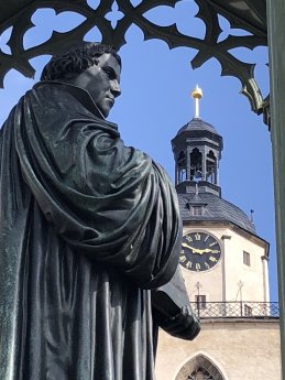 Lutherdenkmal_3___Tourist-Information_Lutherstadt_Wittenberg.jpg