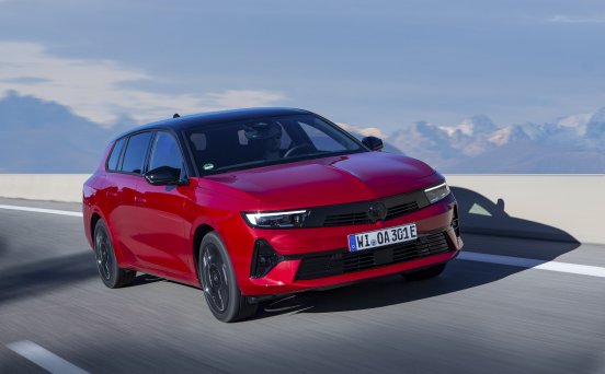 OpelAstraSportsTourerElectric (3).jpg