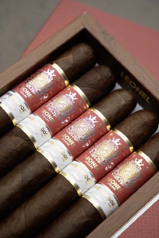 Leonel Ambassador Edition 2025-2-red.jpg