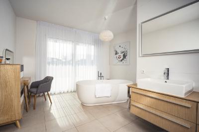Bauherrengeschichte: Elegante Bauhausvilla von WeberHaus