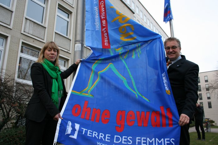 Petra Mundt - Hauke Jagau - Gewalt gegen Frauen - 25.11.2010 006.jpg