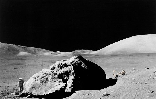 lunar-surface-11088_960_720_(C)_WikiImages.jpg