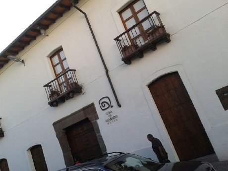 Casa del Alabado Quito.jpg