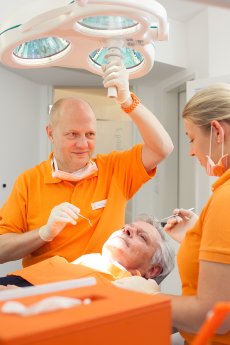 Bildquelle Zahnimplantat-Klinik Duesseldorf_Behandlung_1_klein.jpg
