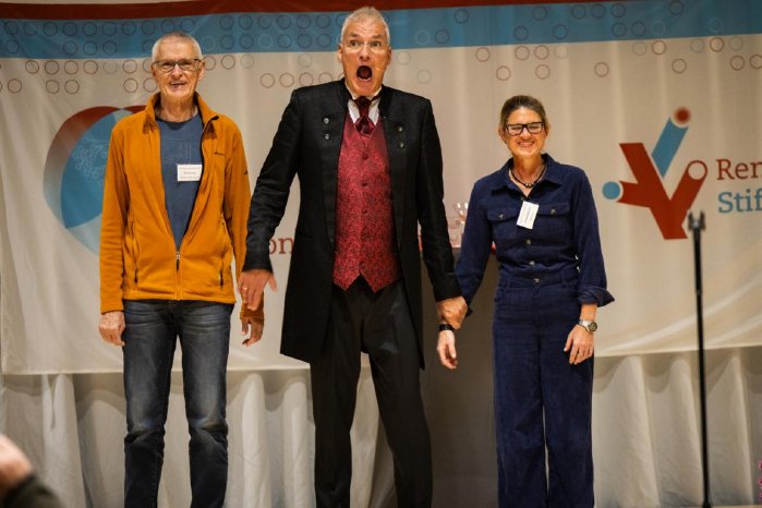 K1024_Magic Charles mit seinen lustigen Sängern.JPG