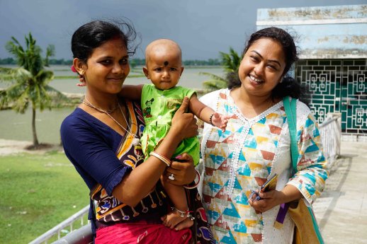 Dipanwita Sakar & Patientin_DSC1442_web.jpg