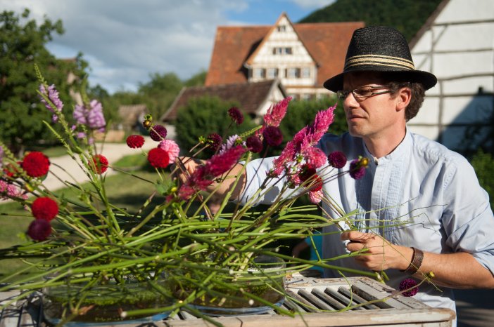 150-2015 Bild Floristmeister Holger Schweizer im Freilichtmuseum - Foto Conny Marx.jpg